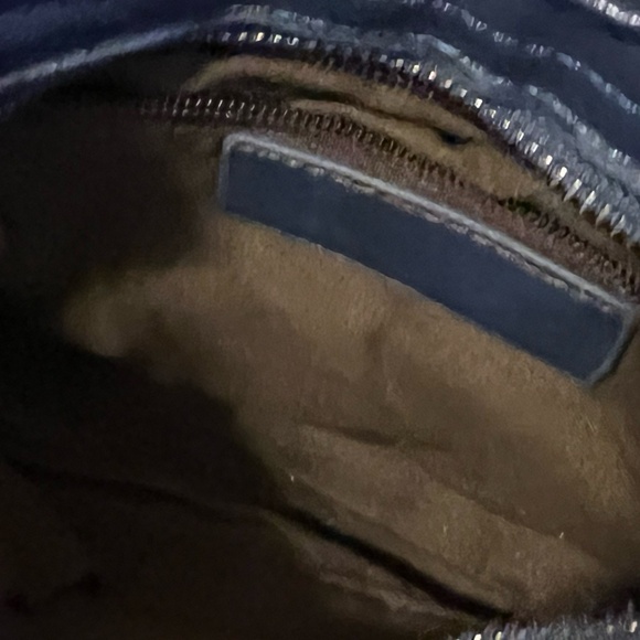 Graffiti Women's Leather Handbag Shoulder Bag with Zipper Closure - Picture 12 of 15